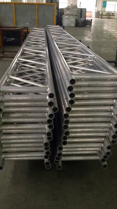 Trave scala in alluminio per ponteggi 450 mm di larghezza